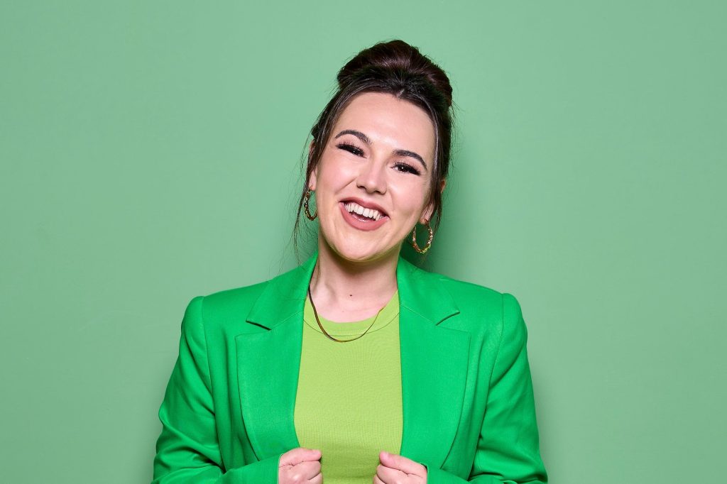 She Job-Hopped to 6 Figures and Makes Pay Transparent Now