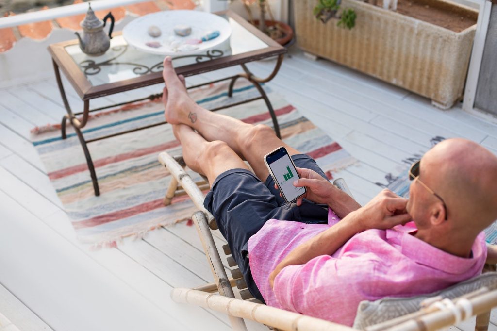 How to Retire Early With These 10 Money-Saving Tips