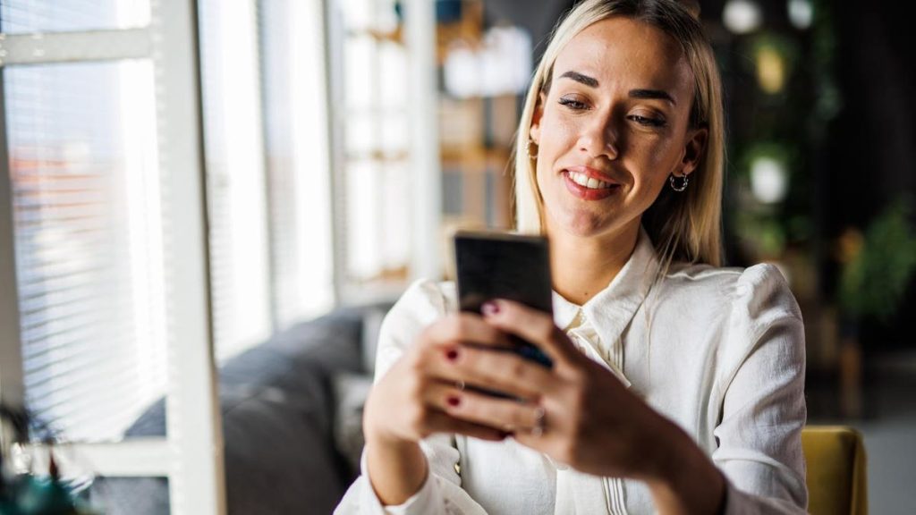 The Problem With Scrolling Through Social Media During The Workday