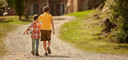 3 Ways Sibling Relationships Change Over Time, According To Science